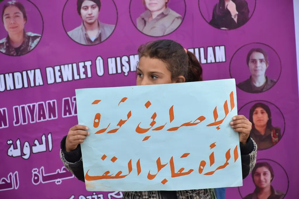 Li Bakûr û Rojhilatê Suriyeyê jin û mêran tundiya li ser jinan şermezar kir