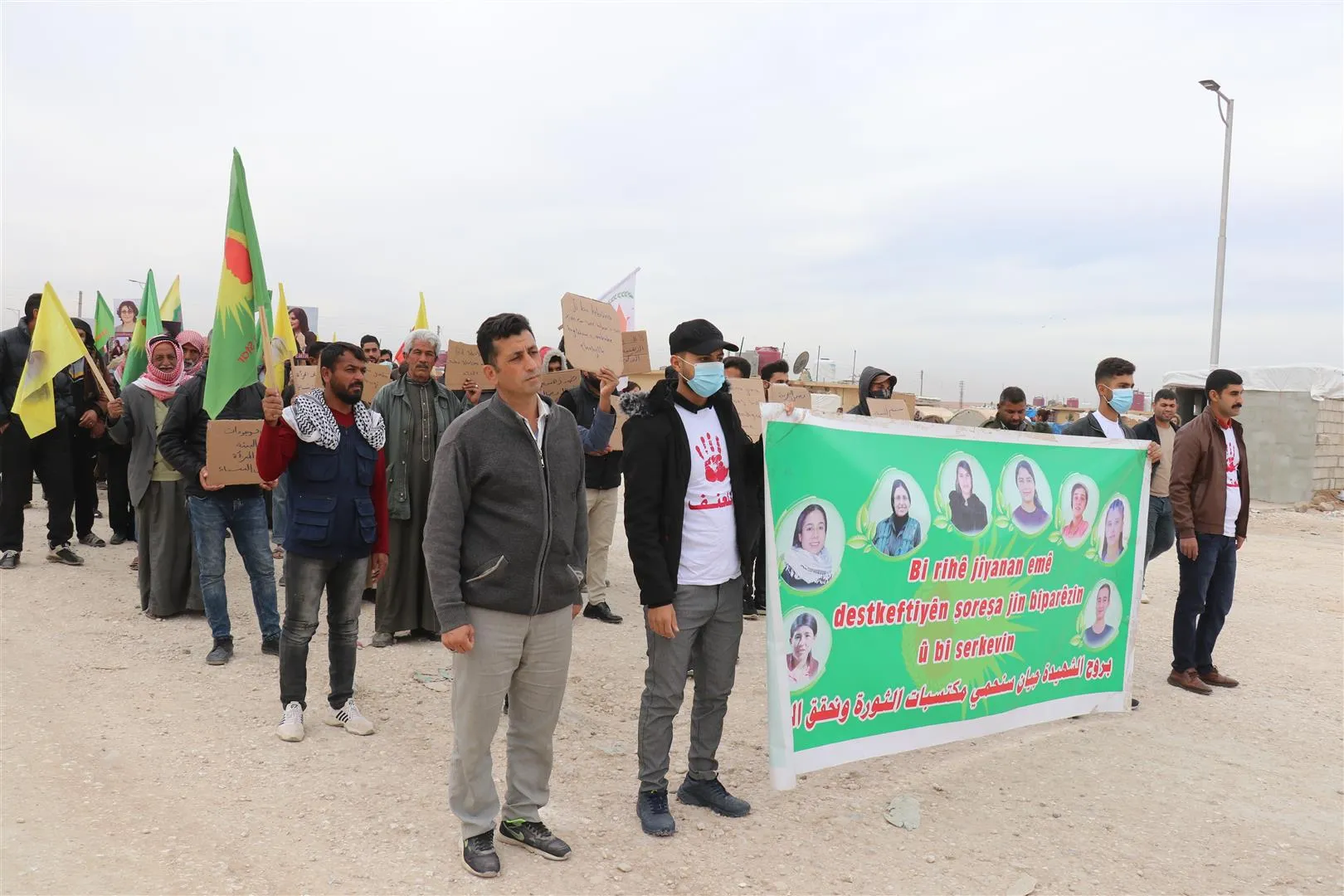 Li Bakûr û Rojhilatê Suriyeyê jin û mêran tundiya li ser jinan şermezar kir
