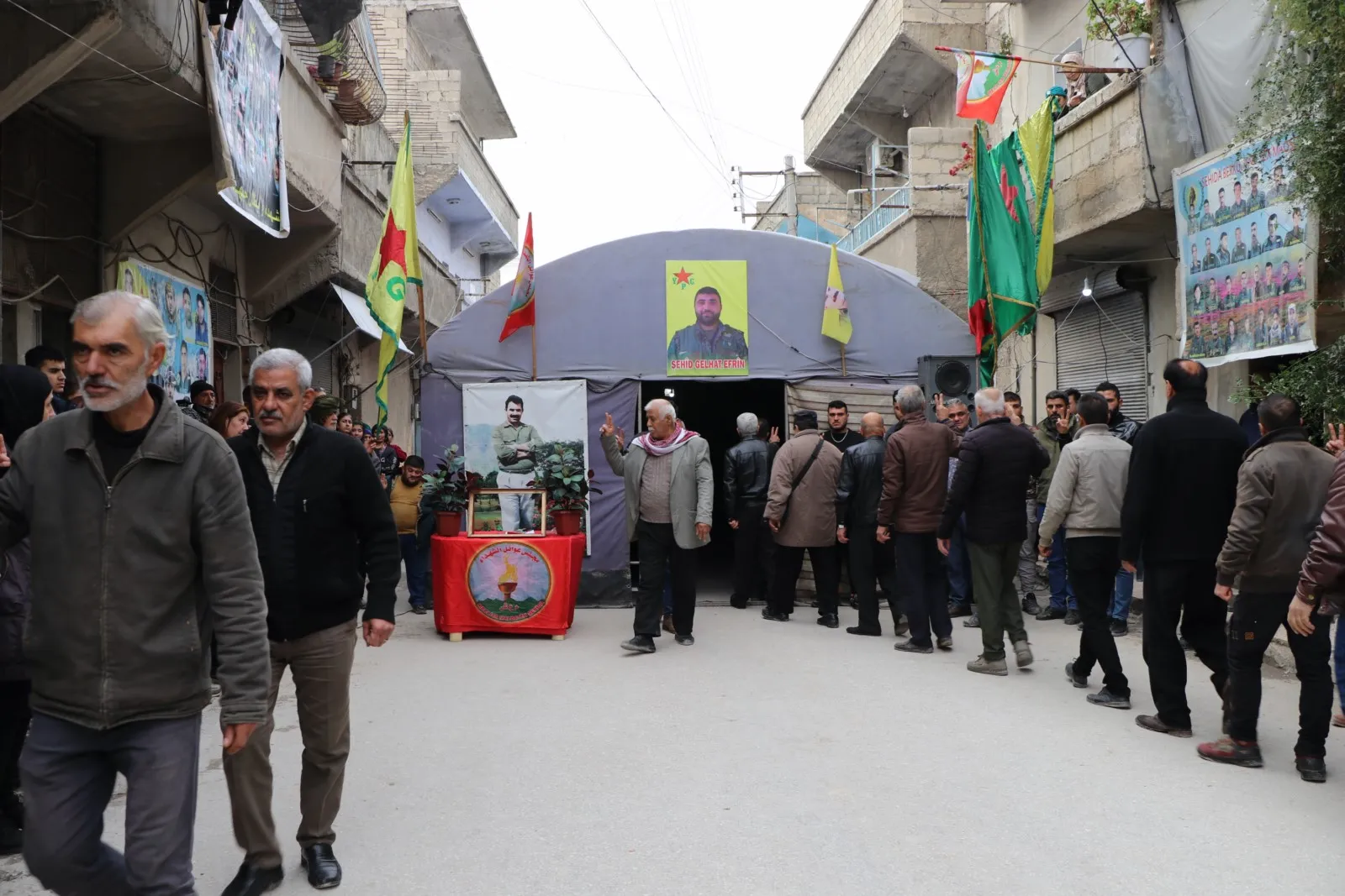 Şêniyên Şêxmeqsûd sersaxî da malabata şehîd Gelhat Efrîn