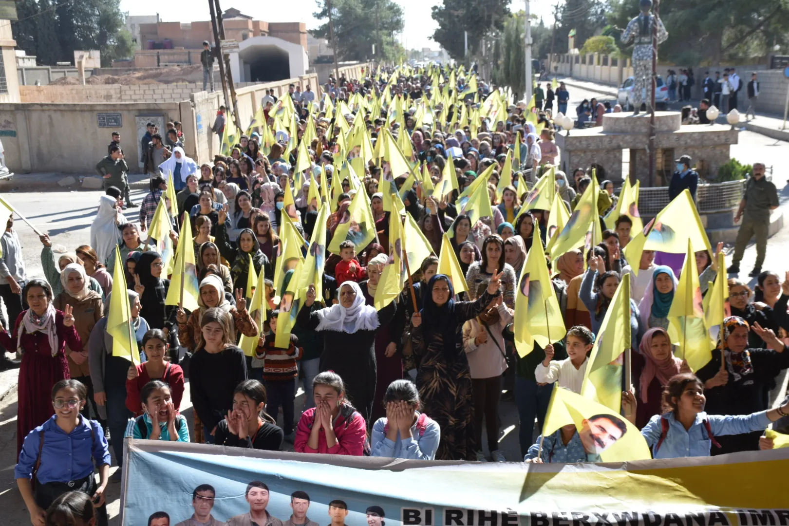 Şêniyên Dirbêsiyê êrişên kîmyewî şermezar kirin