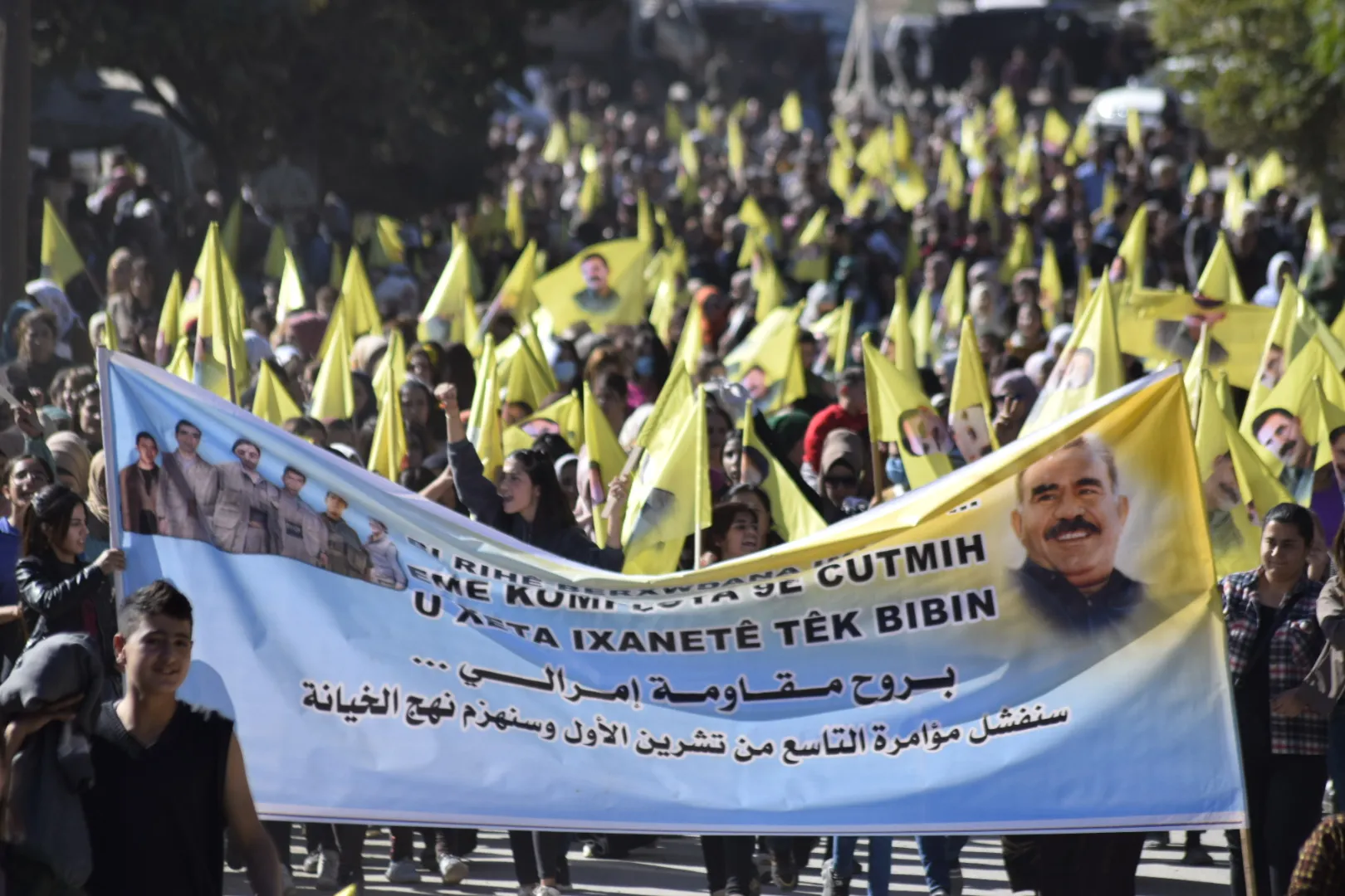 Şêniyên Dirbêsiyê êrişên kîmyewî şermezar kirin