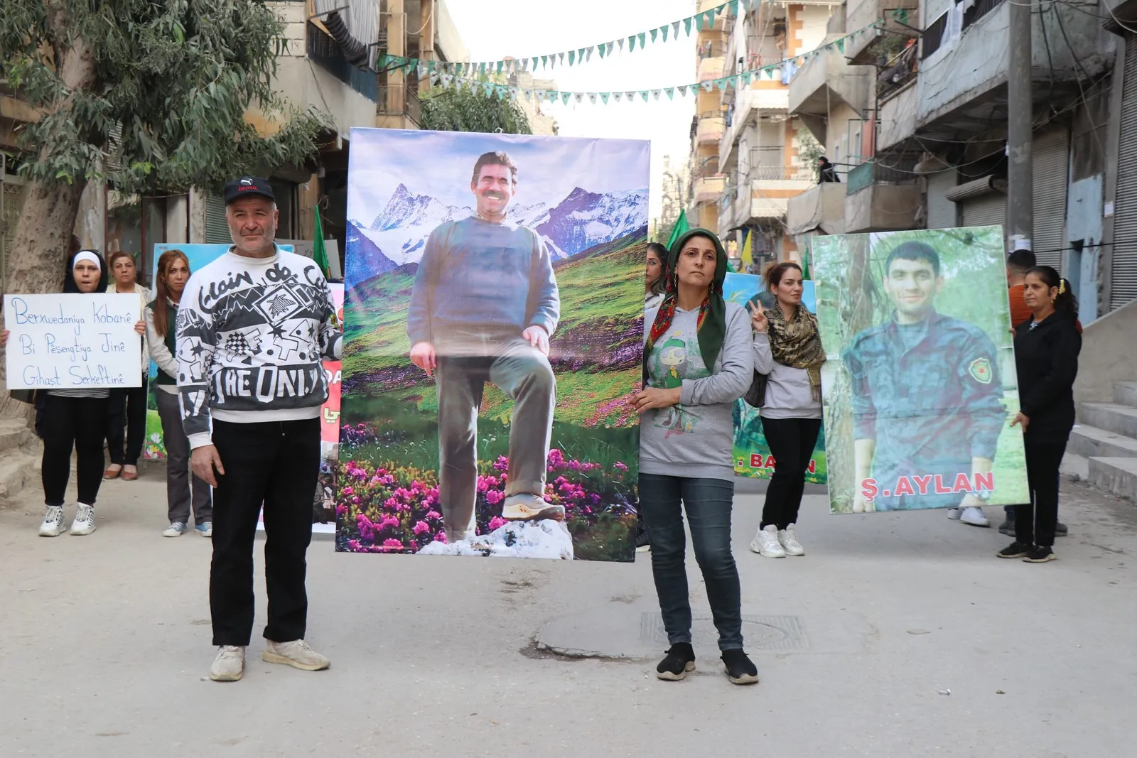 ​​​​​​​Li Helebê ji bo piştgiriya Kobanê meşek hate lidarxistin