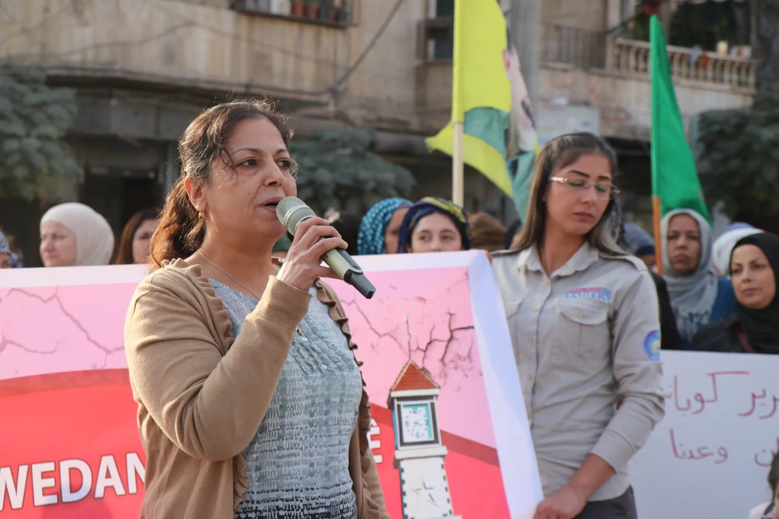 ​​​​​​​Li Helebê ji bo piştgiriya Kobanê meşek hate lidarxistin