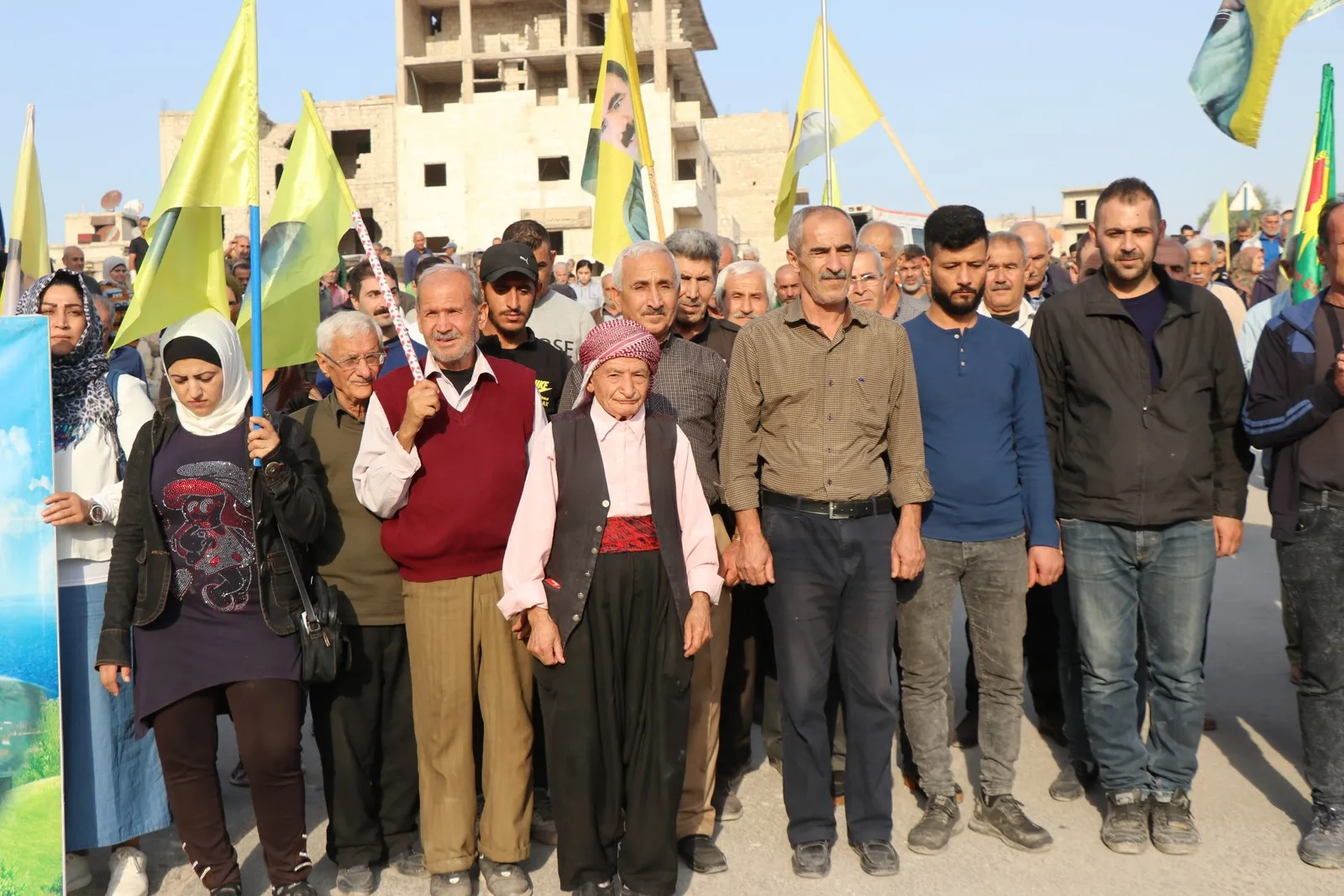 ​​​​​​​Li Helebê ji bo piştgiriya Kobanê meşek hate lidarxistin