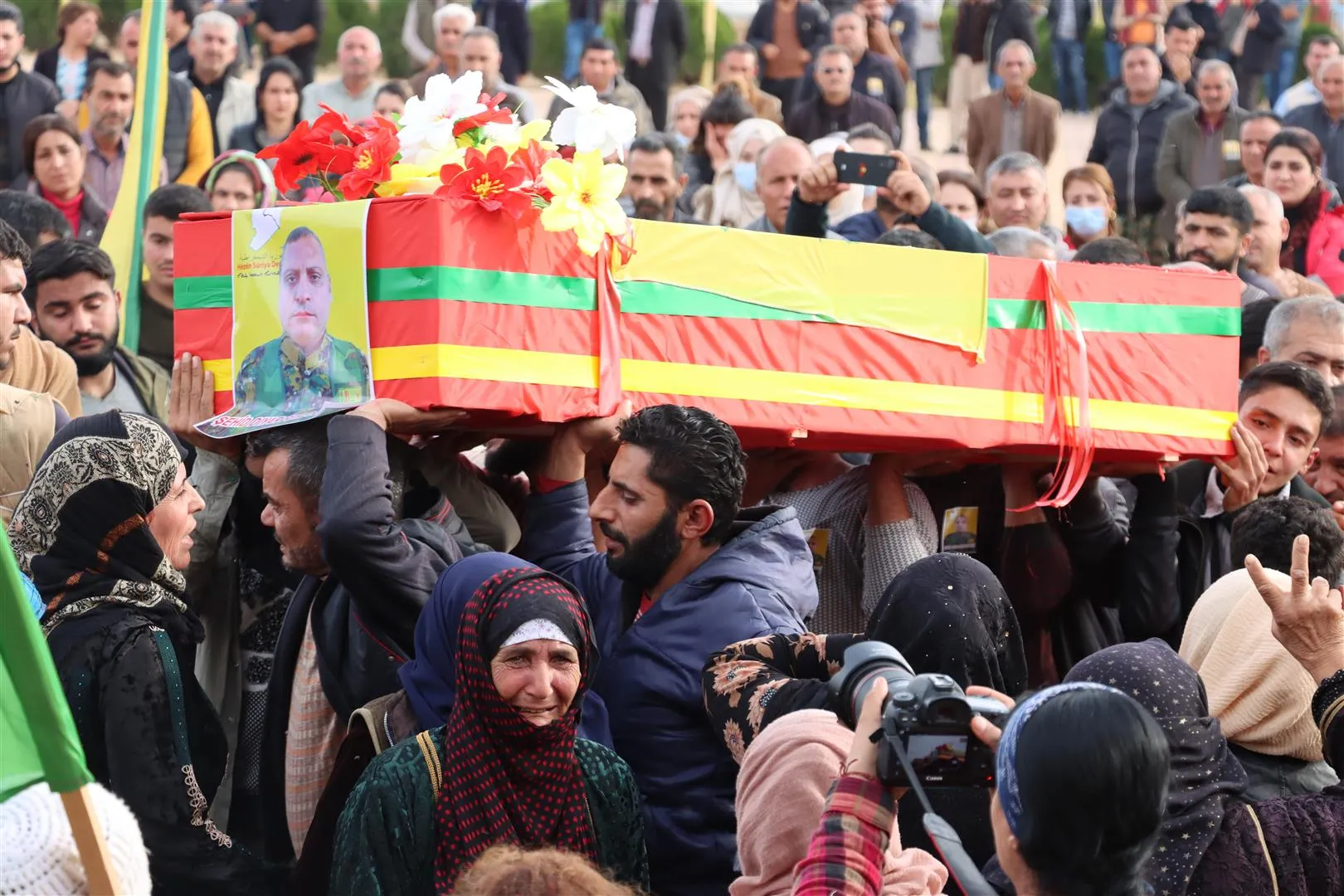 Şêniyên Hesekê cenazeya şehîd Xalid Oso oxir kir