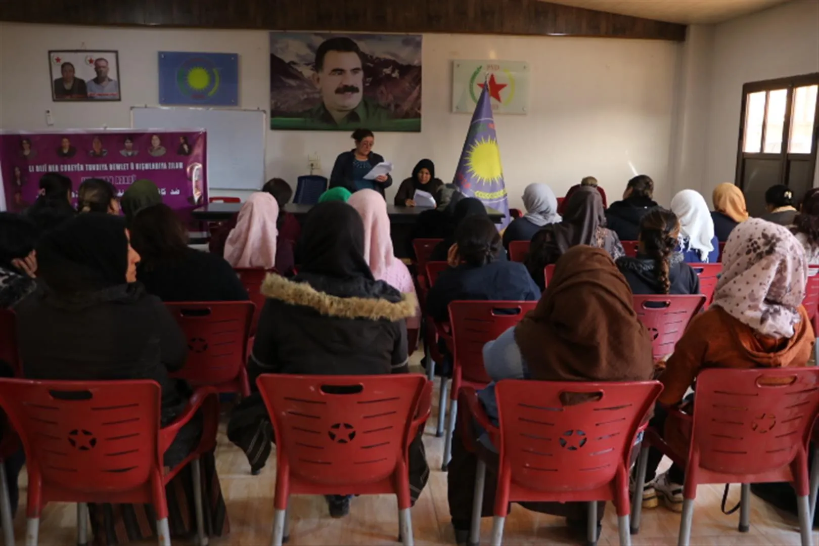 Bi dirûşma “Jin jiyan azadî” çalakiyên 25`ê Mijdarê
