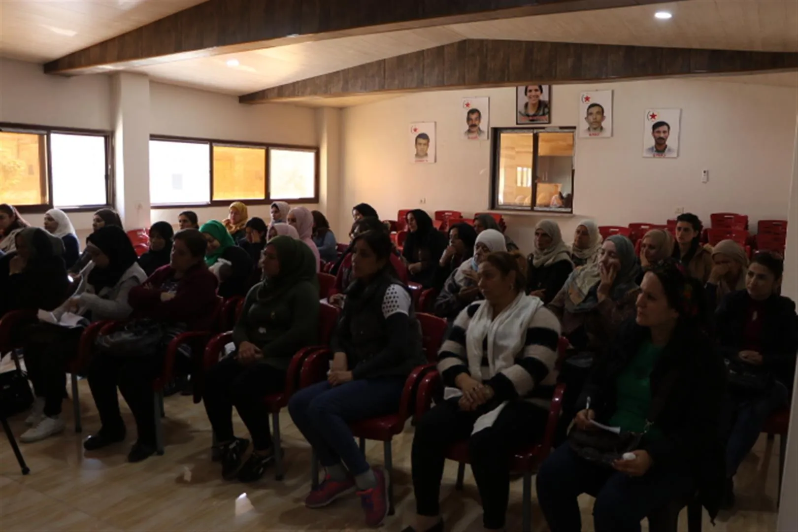 Bi dirûşma “Jin jiyan azadî” çalakiyên 25`ê Mijdarê