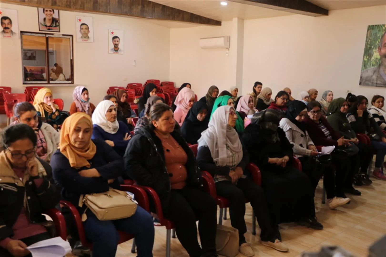 Bi dirûşma “Jin jiyan azadî” çalakiyên 25`ê Mijdarê