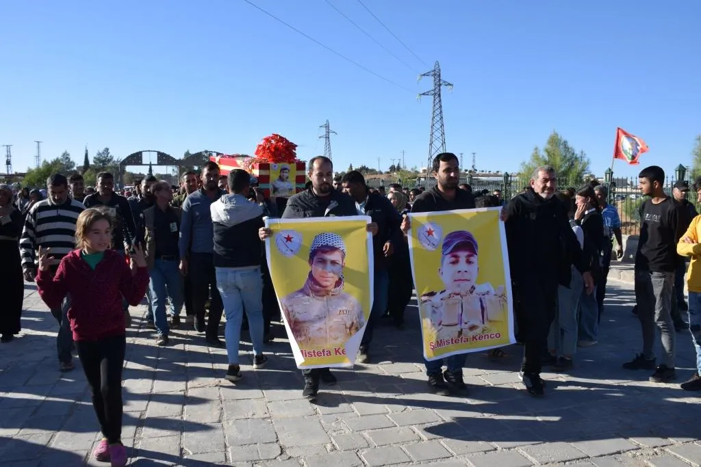 Şêniyên Kobanê şehîd Mistefa Kenco oxir kir