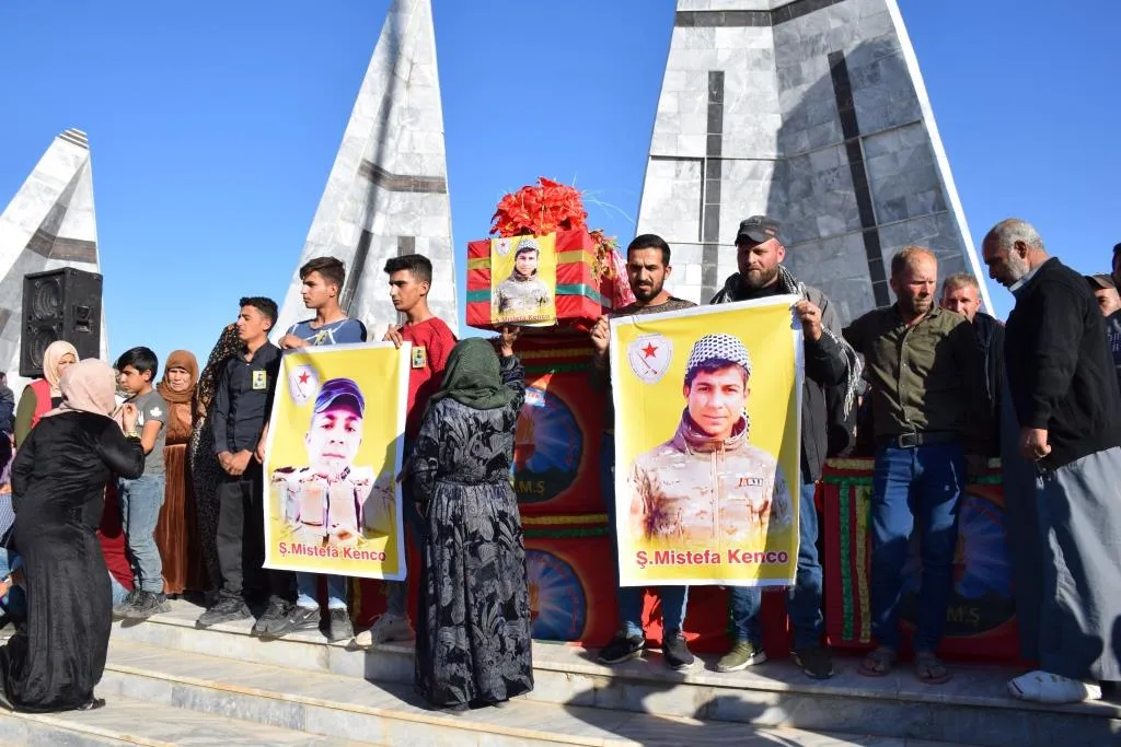 Şêniyên Kobanê şehîd Mistefa Kenco oxir kir