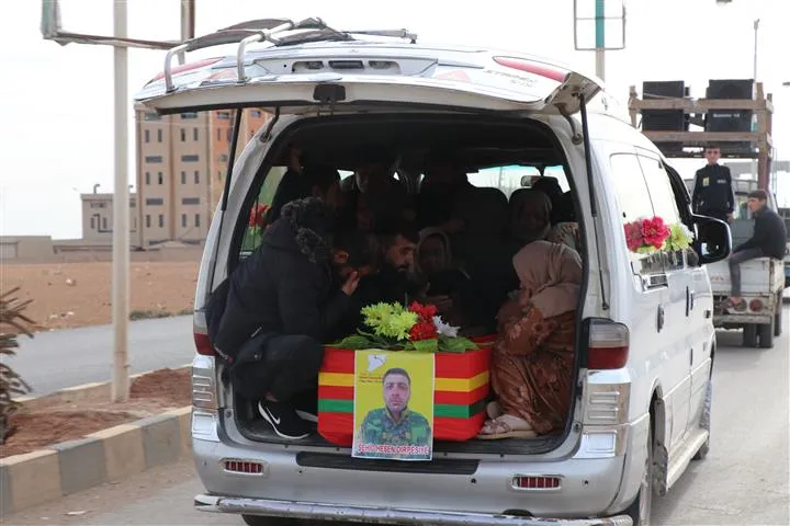 Cenazeyê şehîd Hesen Dirbêsiyê bi merasîmekê hat veşartin