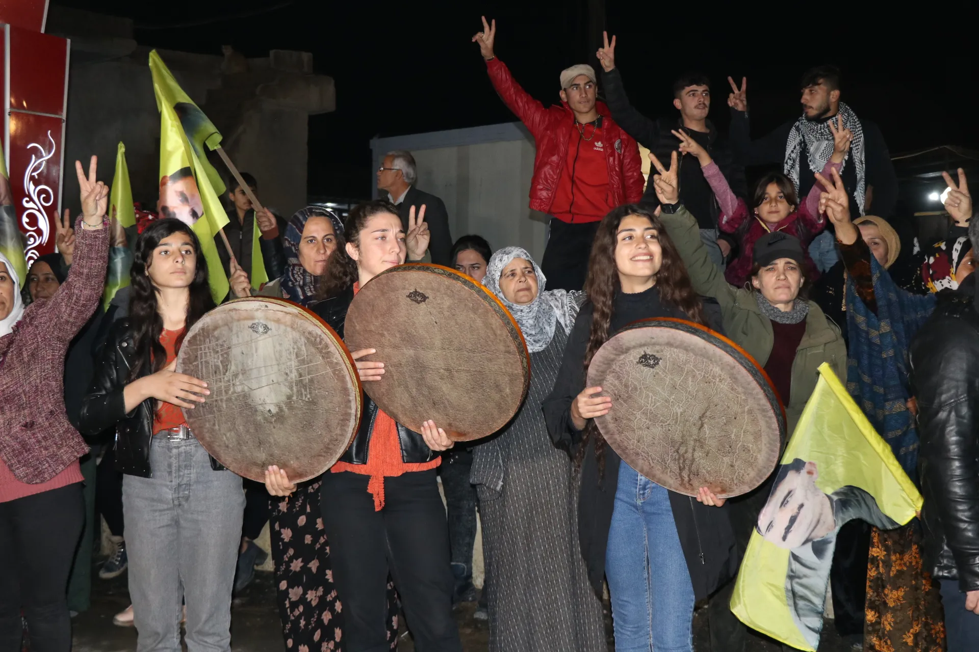 ​​​​​​​Di pîrozbahiyên salvegera damezirandina PKKʹê de peyamên geşkirina berxwedanê