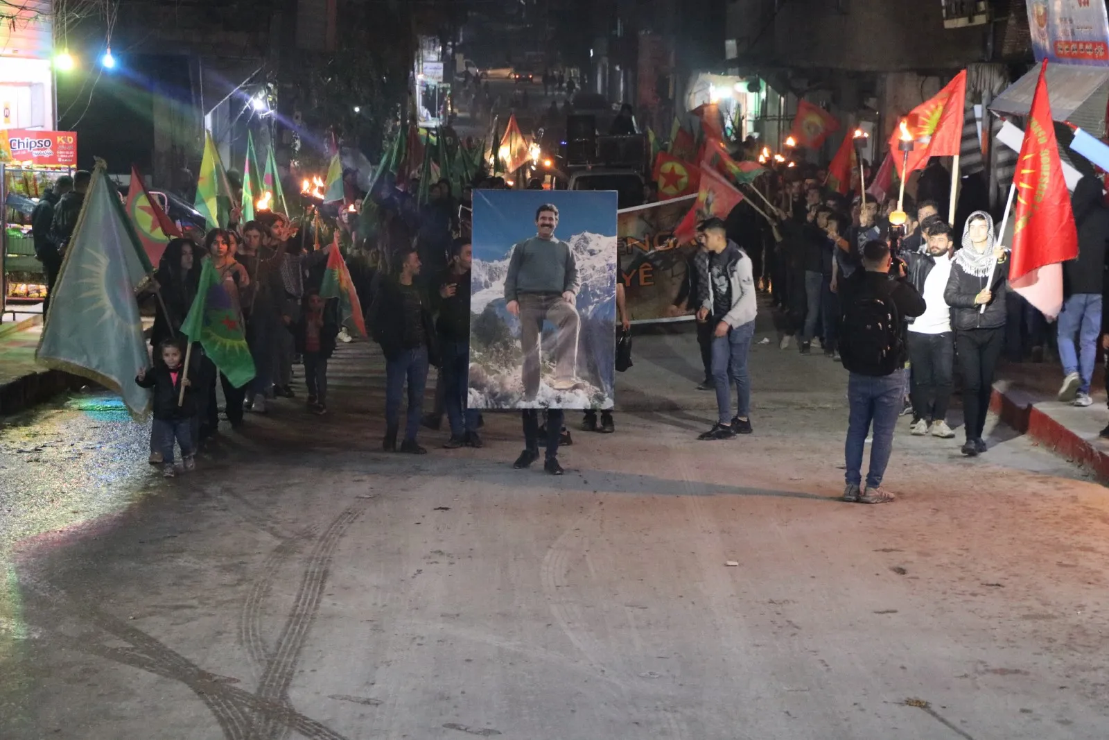 Ciwanên Helebê li dijî êrişên dagirkeriya Tirk meşiyan