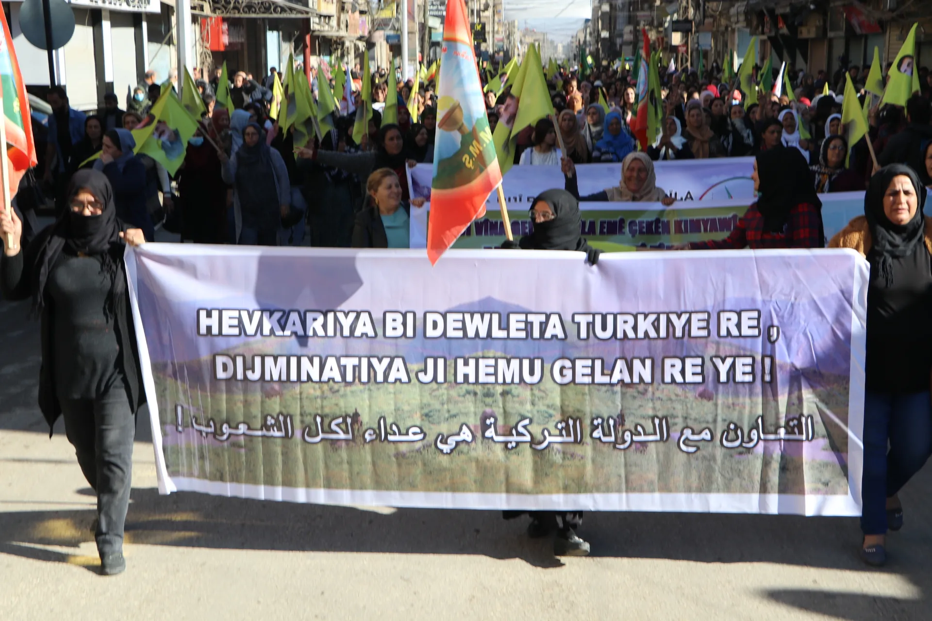​​​​​​​'Ger hêzên Amerîkî bi me re ne cidî bin, divê ji xaka me derkevin′