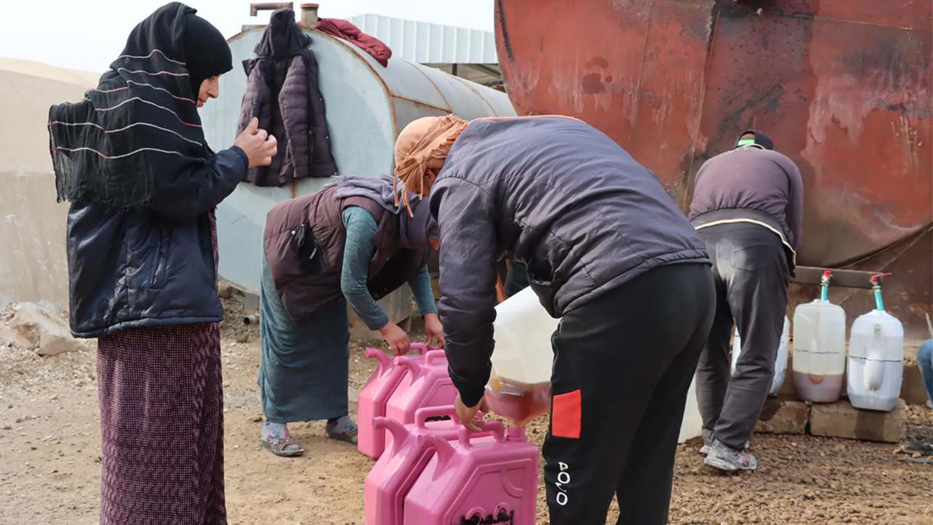 ​​​​​​​Mazot li koçberên Serêkaniyê tê belavkirin