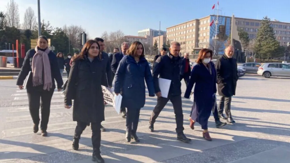 Parlamenterên HDP'ê li dijî tecrîdê dimeşin