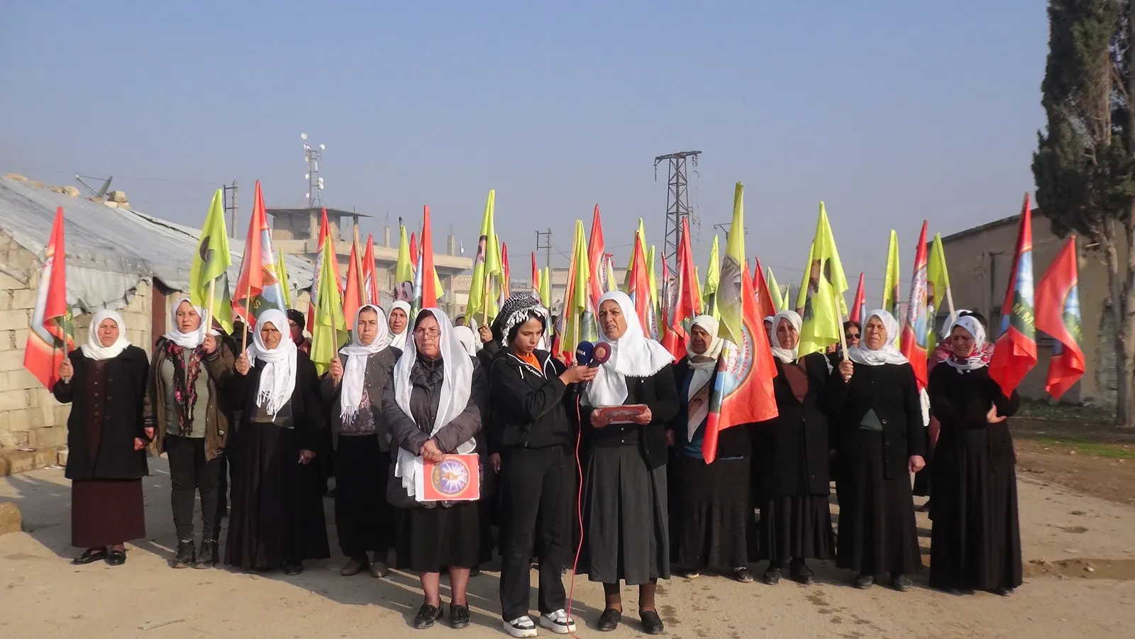 Dayikan têkildarî Komkujiya duyemîn a Parîsê bang kir