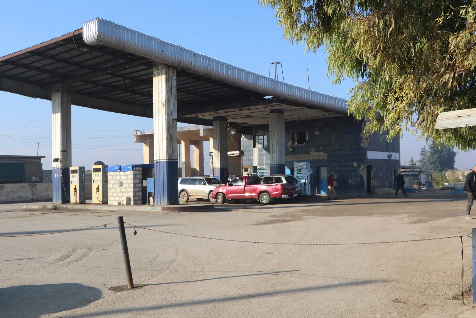 Ji ber ambargoyê xebatên xizmetgûzarî û dewama dibistanan hat sekinandin