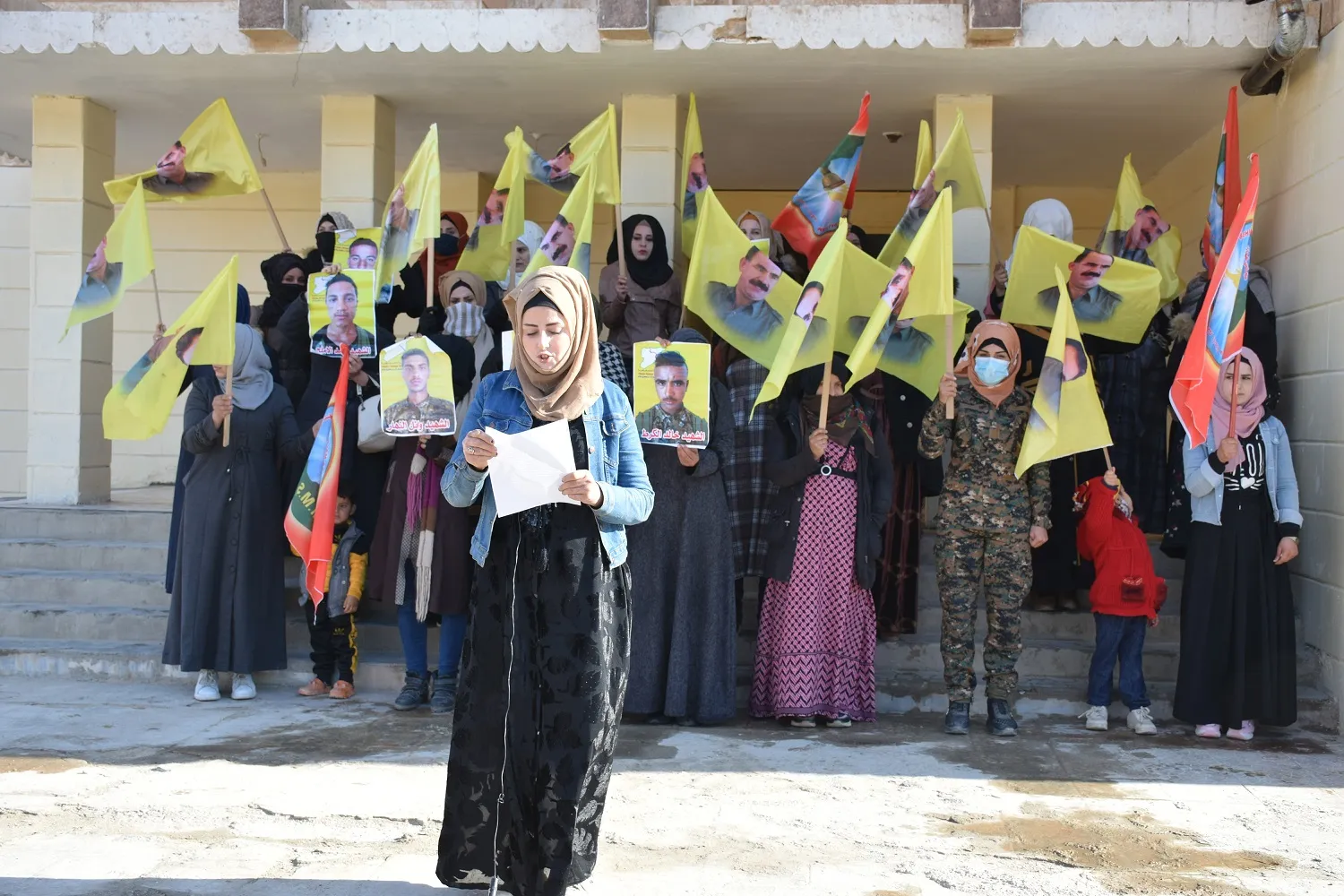 ​​​​​​​Malbatên şehîdan rûxandina goristana şehîdan a Serêkaniyê şermezar kir