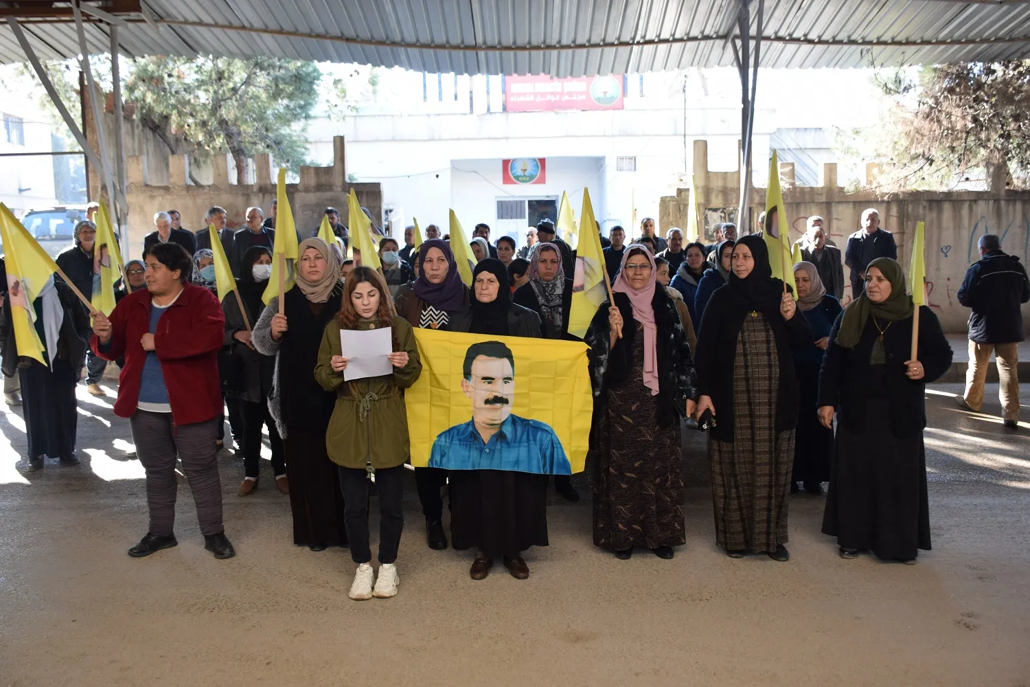 ​​​​​​​Malbatên şehîdan rûxandina goristana şehîdan a Serêkaniyê şermezar kir