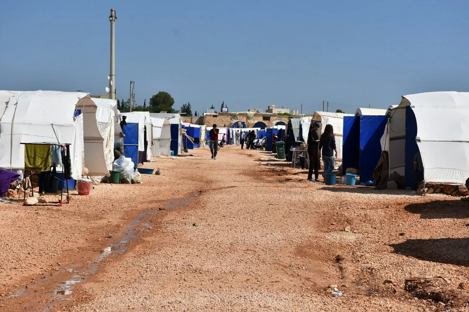 ​​​​​​​200 hezar Kurd, Ereb û Tirkmen ji ber ambargoya hikumeta Şamê azaran dikişînin