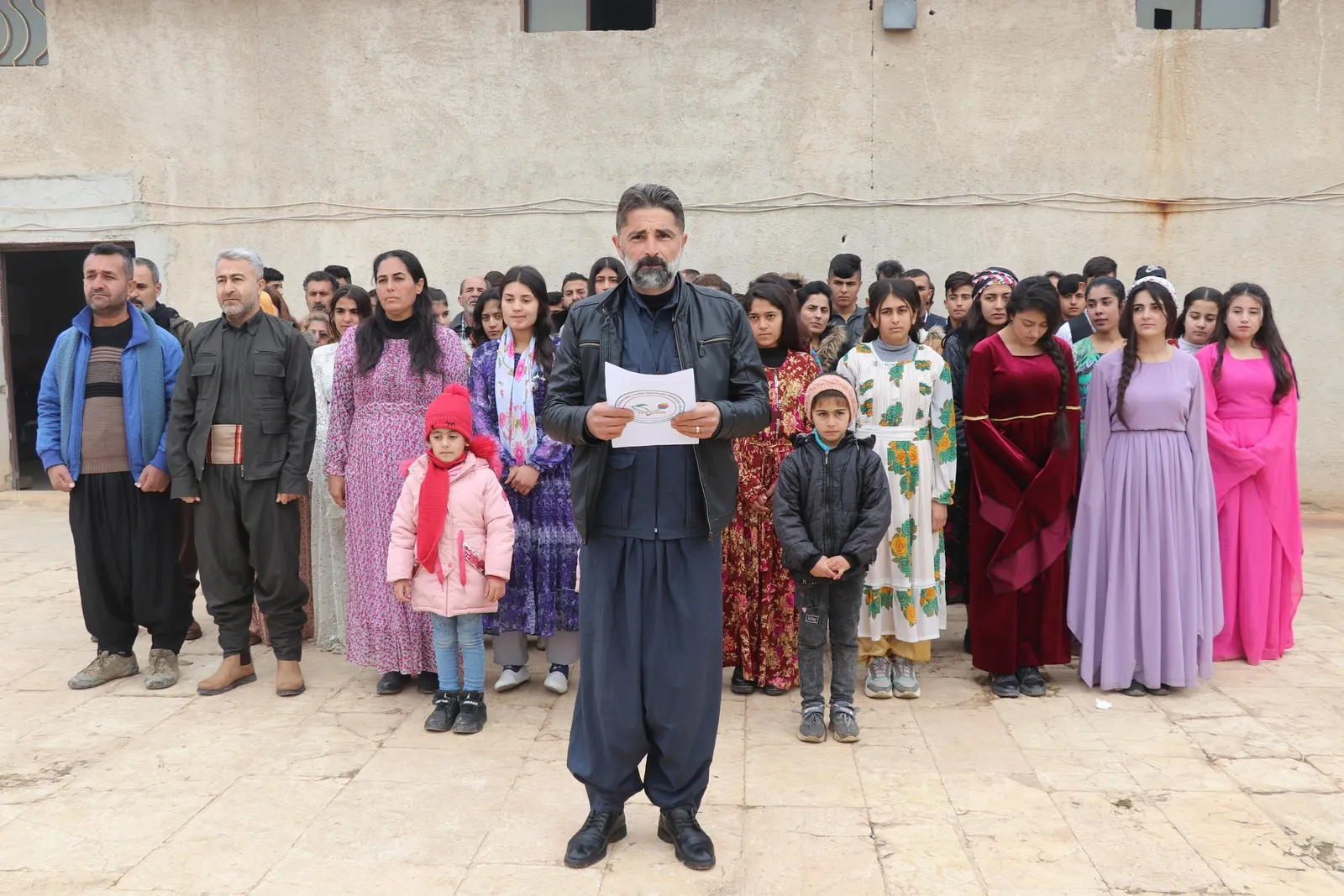 ​​​​​​​Hunermendên Efrînê Komkujiya Parîsê şermezar kir