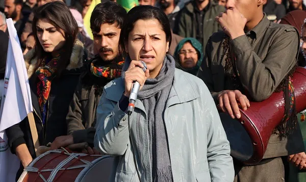 Şêniyên Qamişlo banga hesabpirsîna ji berpirsên komkujiya li Parîsê kir