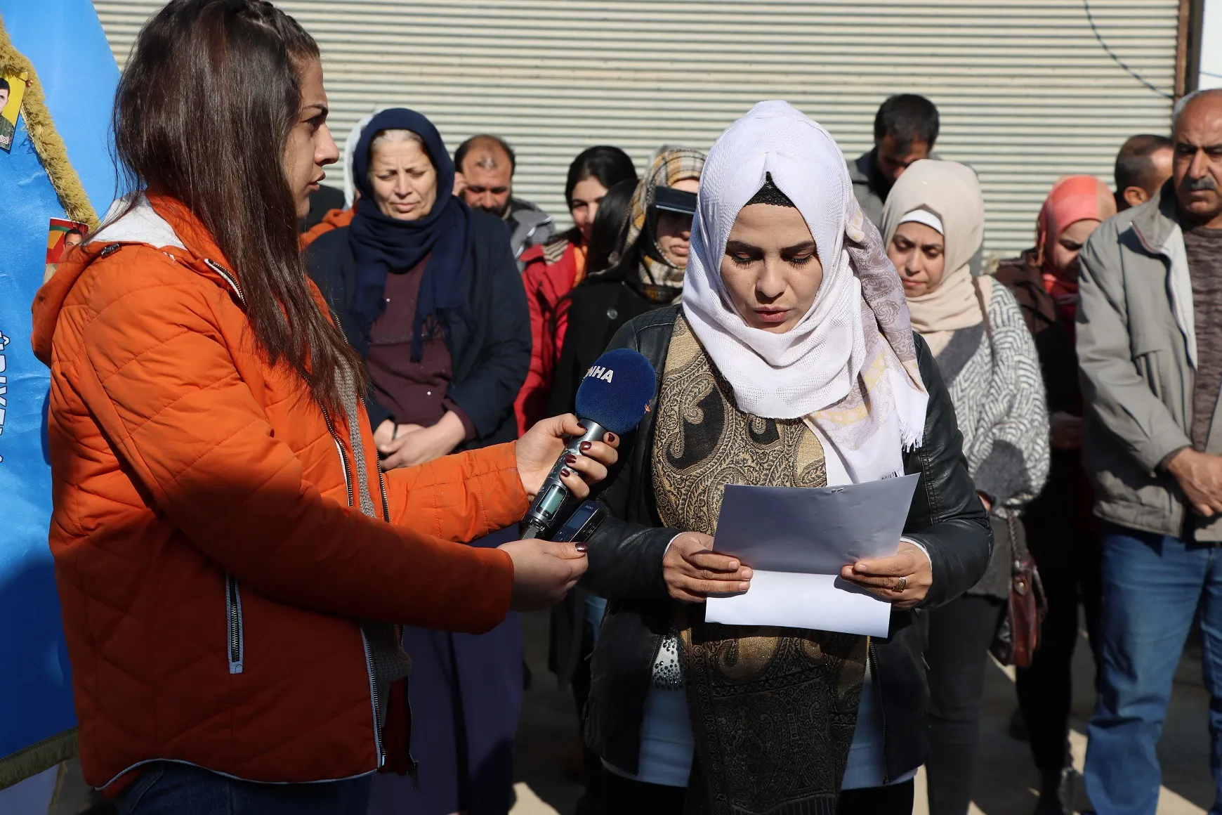 Şêniyên Qamişlo banga hesabpirsîna ji berpirsên komkujiya li Parîsê kir