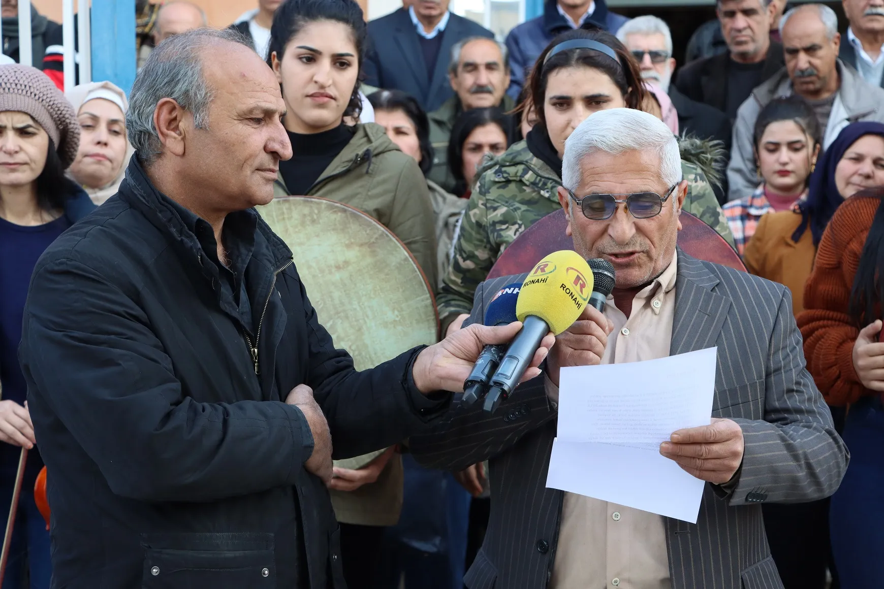 Şêniyên Qamişlo banga hesabpirsîna ji berpirsên komkujiya li Parîsê kir