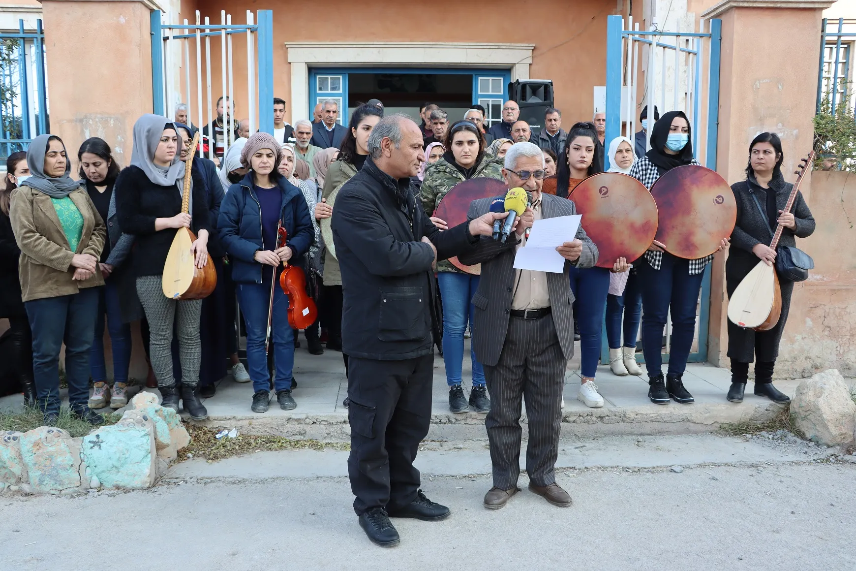 Şêniyên Qamişlo banga hesabpirsîna ji berpirsên komkujiya li Parîsê kir