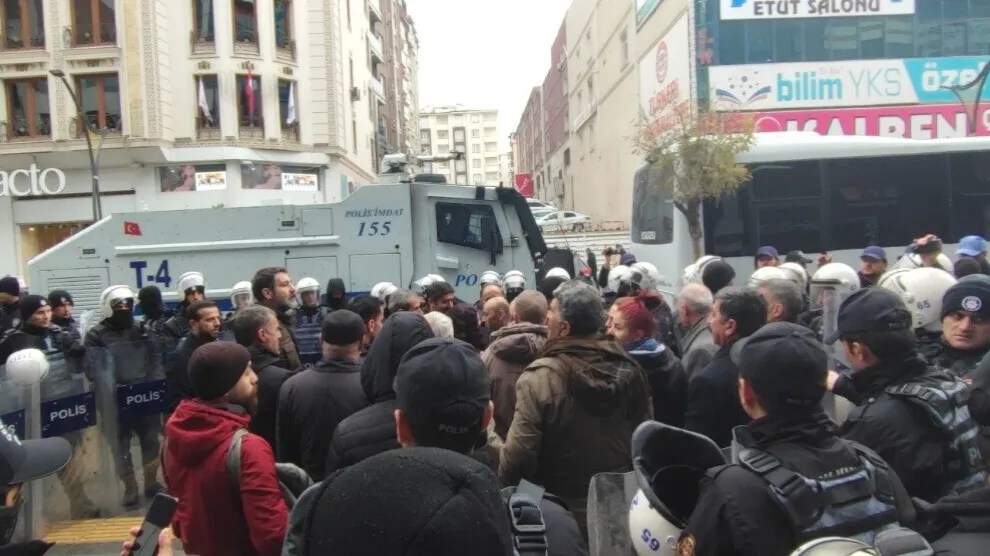 Polîsên Tirk li Wanê 40 kes binçav kirin