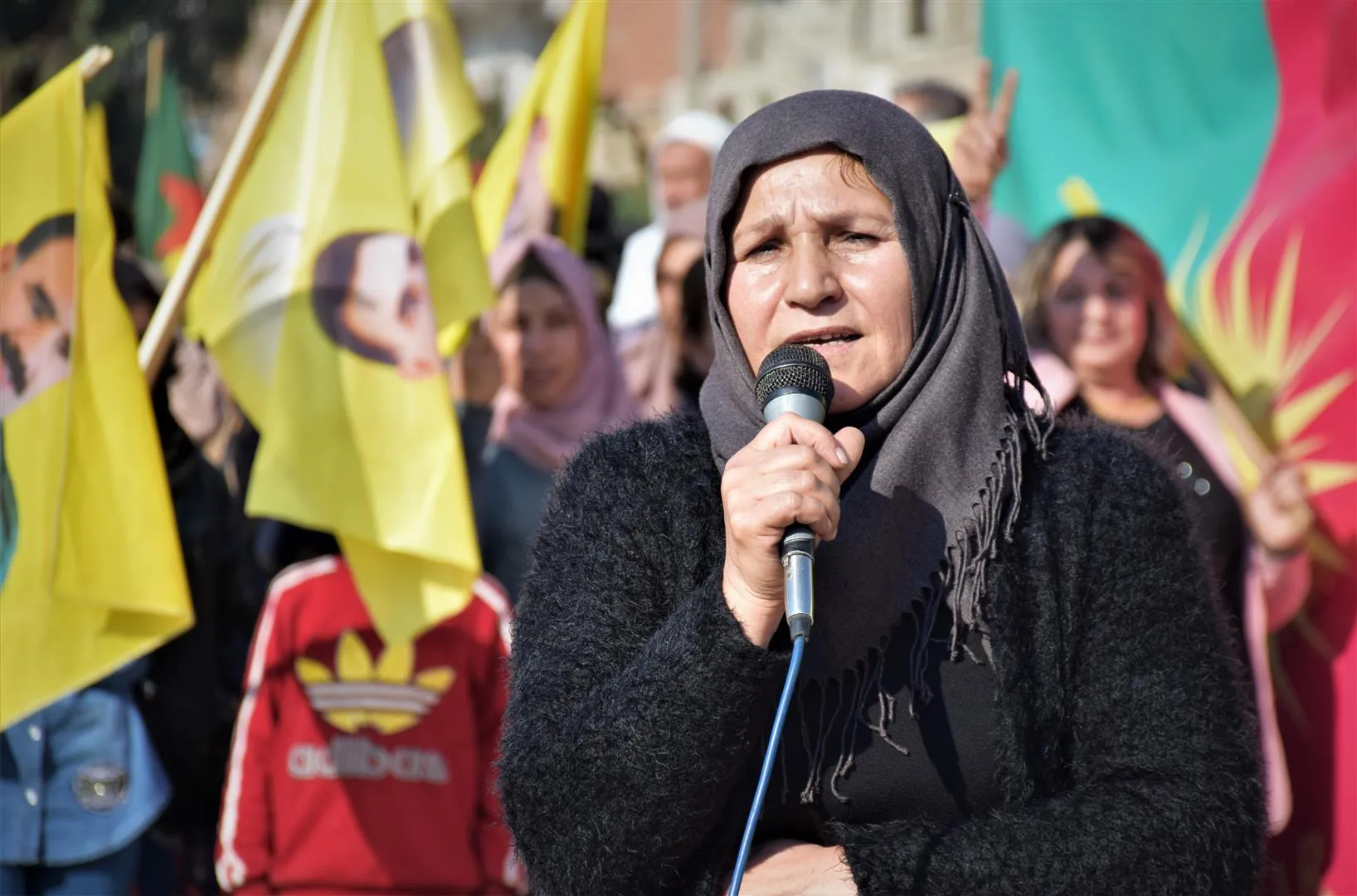 Li Hesekê bi hezaran banga azadiya fîzîkî ya Rêber Ocalan kir