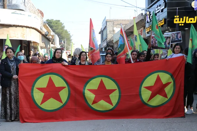 Şêniyên Dirbêsiyê: Divê Fransa lêpirsîna Komkujiya Duyem a Parîsê bike