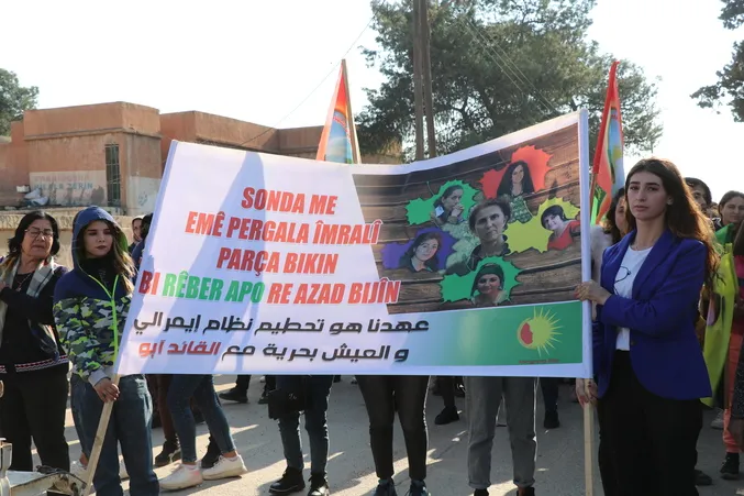 Şêniyên Dirbêsiyê: Divê Fransa lêpirsîna Komkujiya Duyem a Parîsê bike
