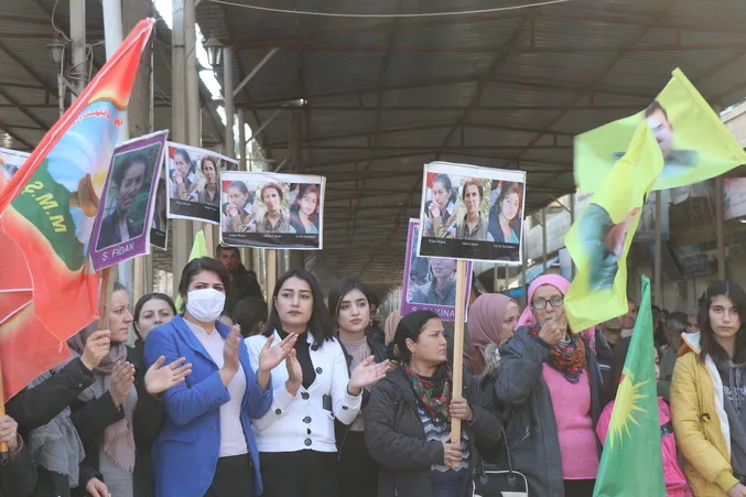 Şêniyên Dirbêsiyê: Divê Fransa lêpirsîna Komkujiya Duyem a Parîsê bike