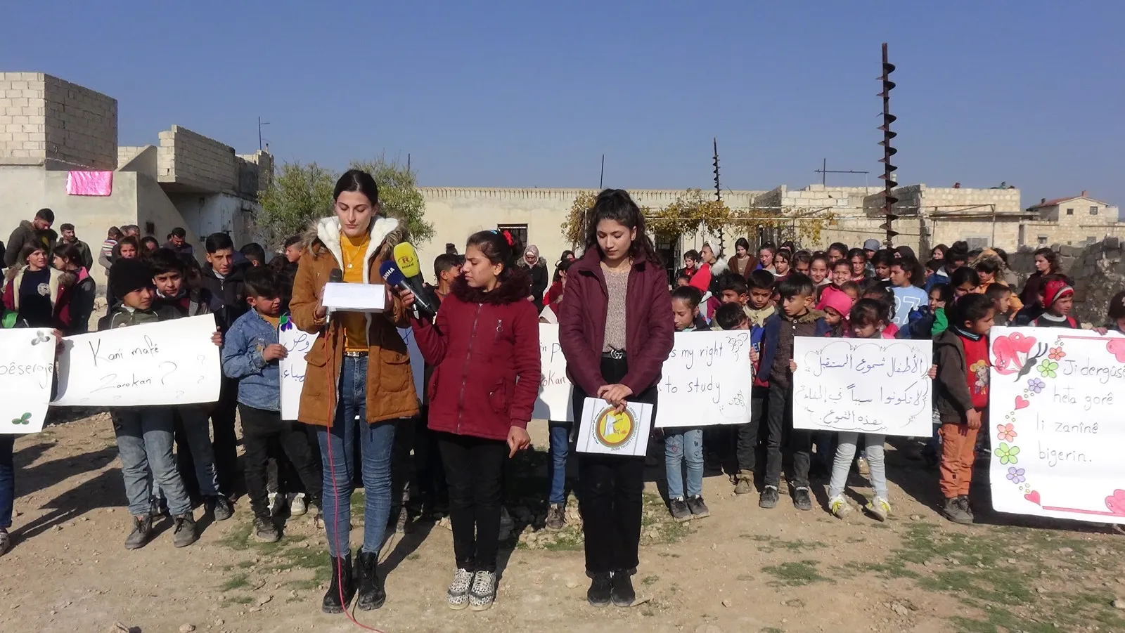Xwendekarên Efrînê dorpêç şermezar kir
