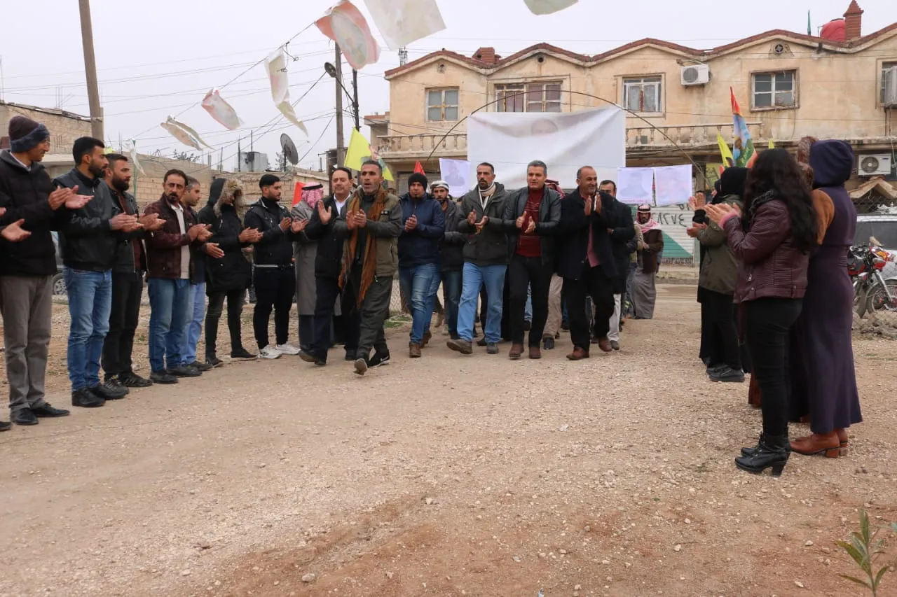 Di merasimên sersaxiyê yên şehîdên komkujiya duyem a Parîsê de: Em ê berxwedanê bidomînin