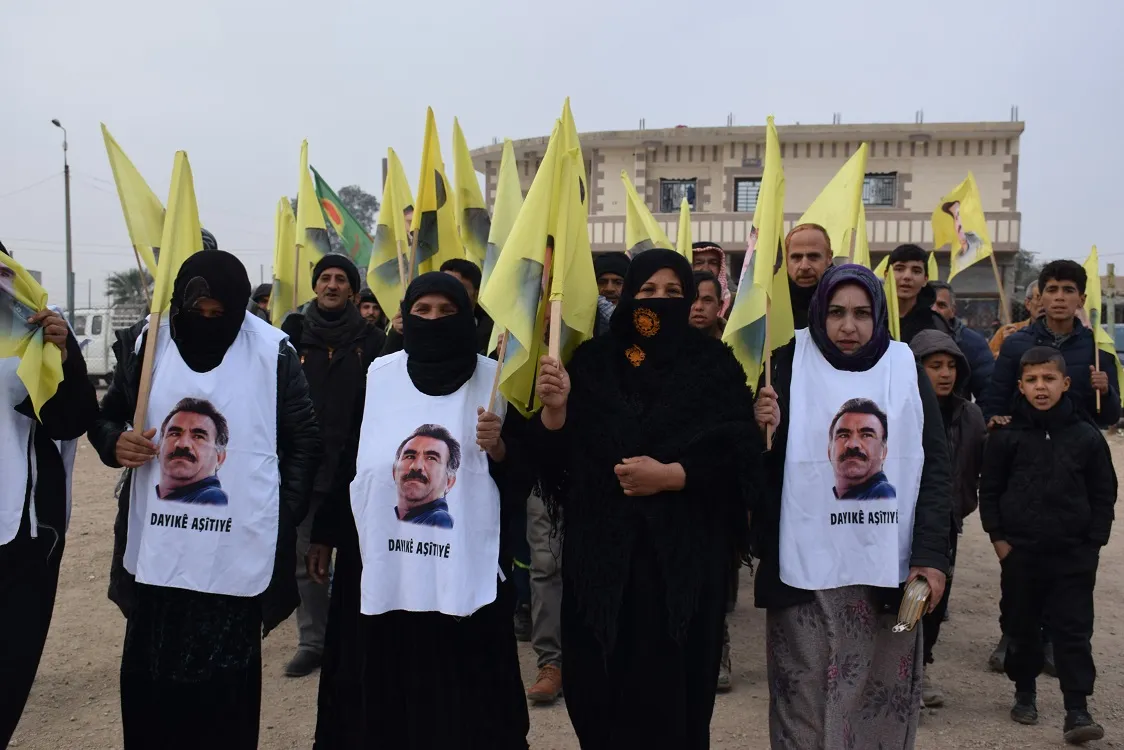 Di merasimên sersaxiyê yên şehîdên komkujiya duyem a Parîsê de: Em ê berxwedanê bidomînin