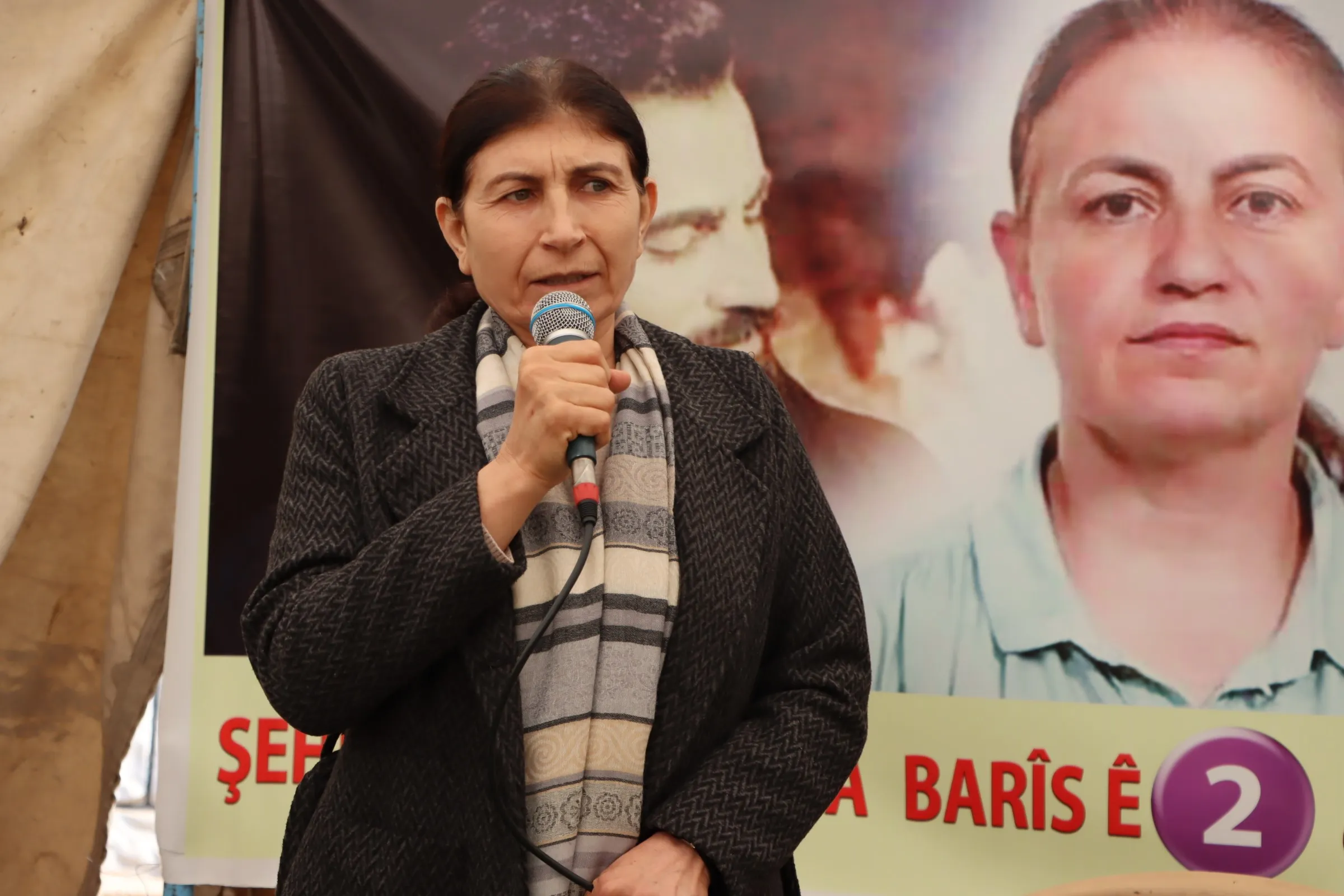 Li 4 bajaran ji bo şehîdên komkujiya Parîsê konên taziyê hatin vedan