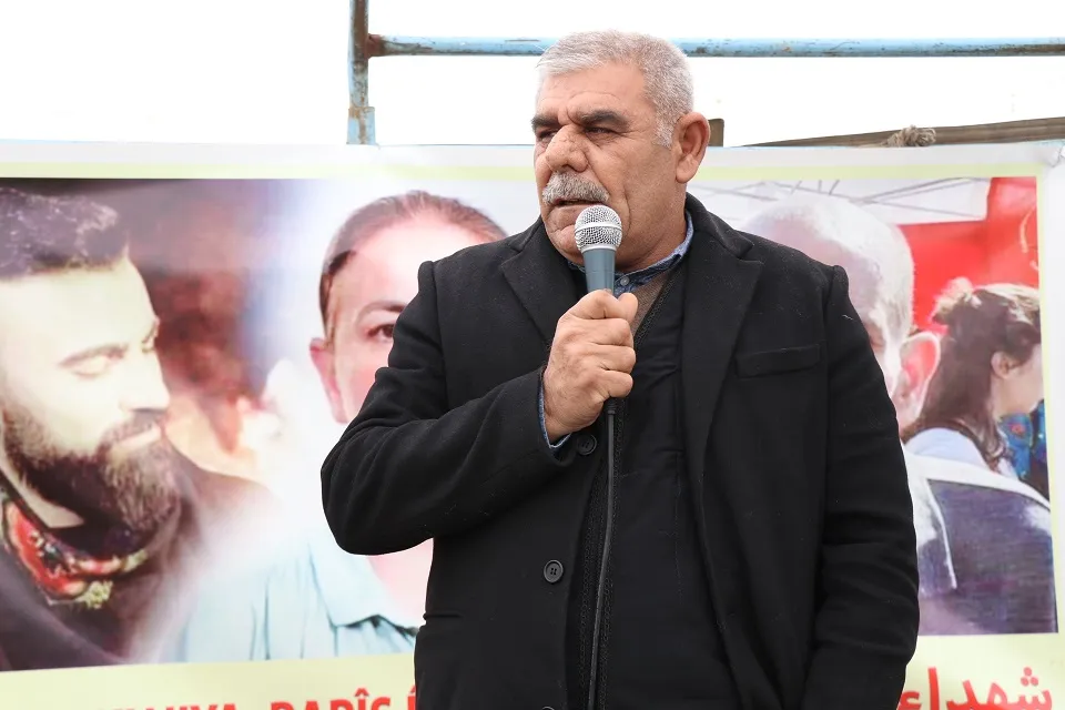 Di merasimên sersaxiyê yên şehîdên komkujiya duyem a Parîsê de: Em ê berxwedanê bidomînin