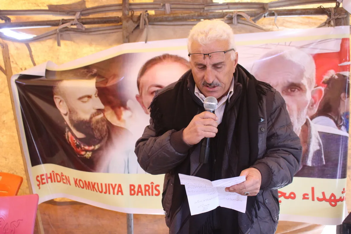Di merasimên sersaxiyê yên şehîdên komkujiya duyem a Parîsê de: Em ê berxwedanê bidomînin