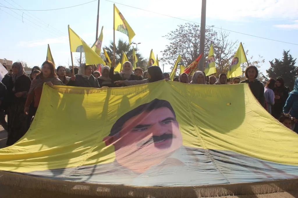 Şêniyên Kobanê tecrîda li ser rêber Abdullah Ocalan şermezar kir