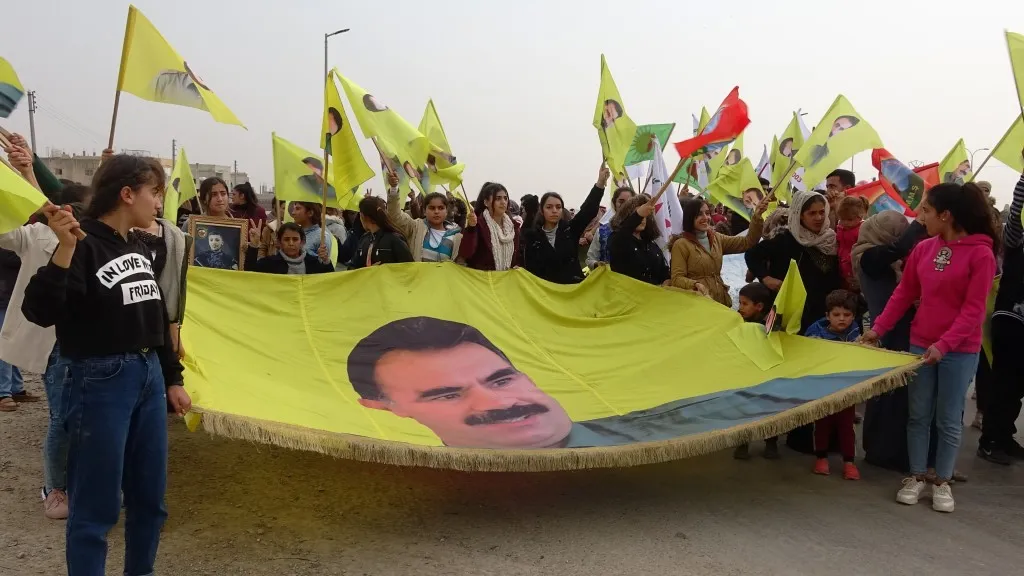 ​​​​​​​Şêniyên Kobanê li dijî tecrîdê meşiyan