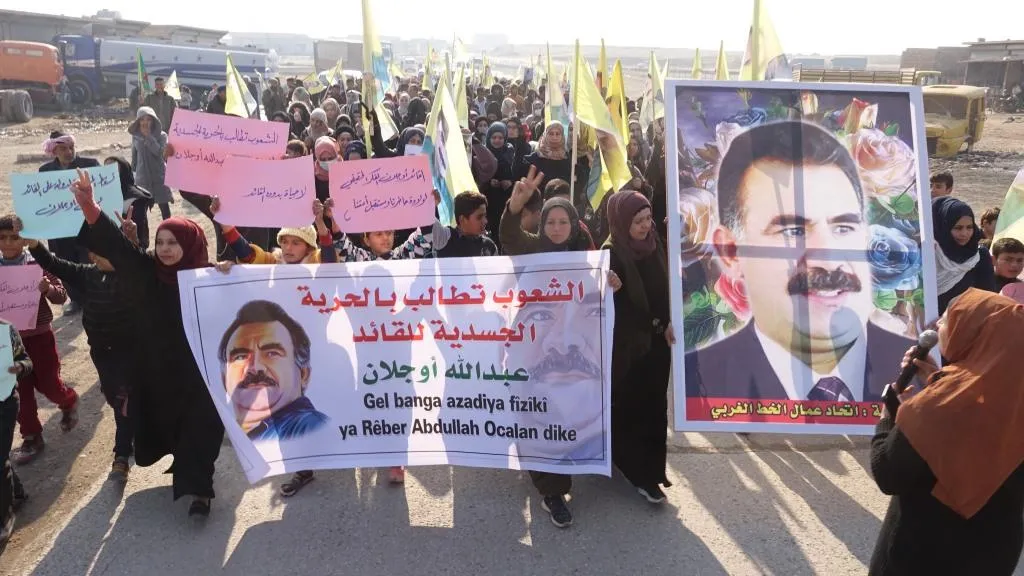 ​​​​​​​′Azadiya rêber Ocalan azadiya gelên bindest e′
