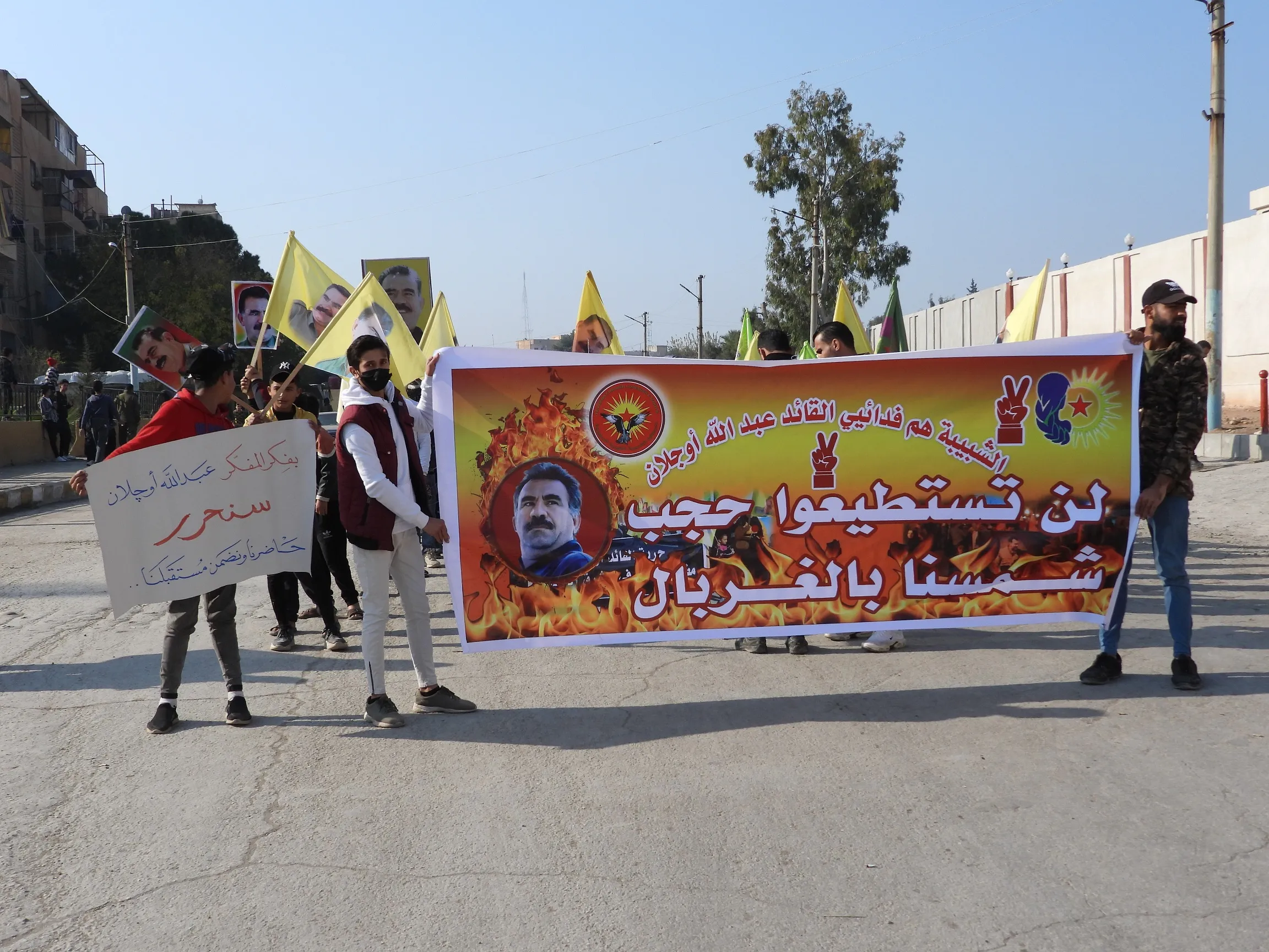 ​​​​​​​′Azadiya rêber Ocalan azadiya gelên bindest e′