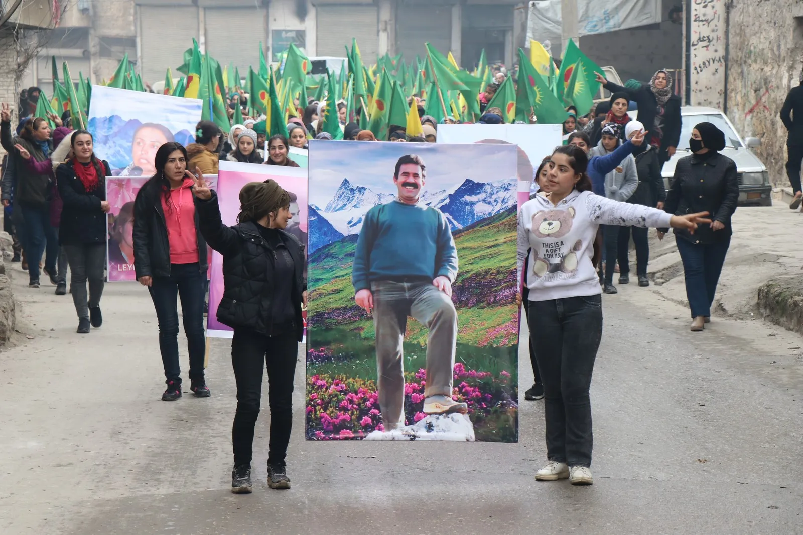 Gel bi xwepêşandanan komkujiya Duyem a Parîsê şermezar kir