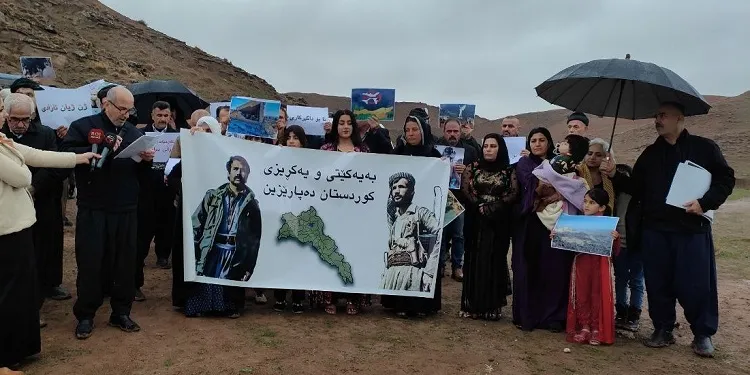 Pêşmergeyan komkujiya Parîsê şermezar kirin