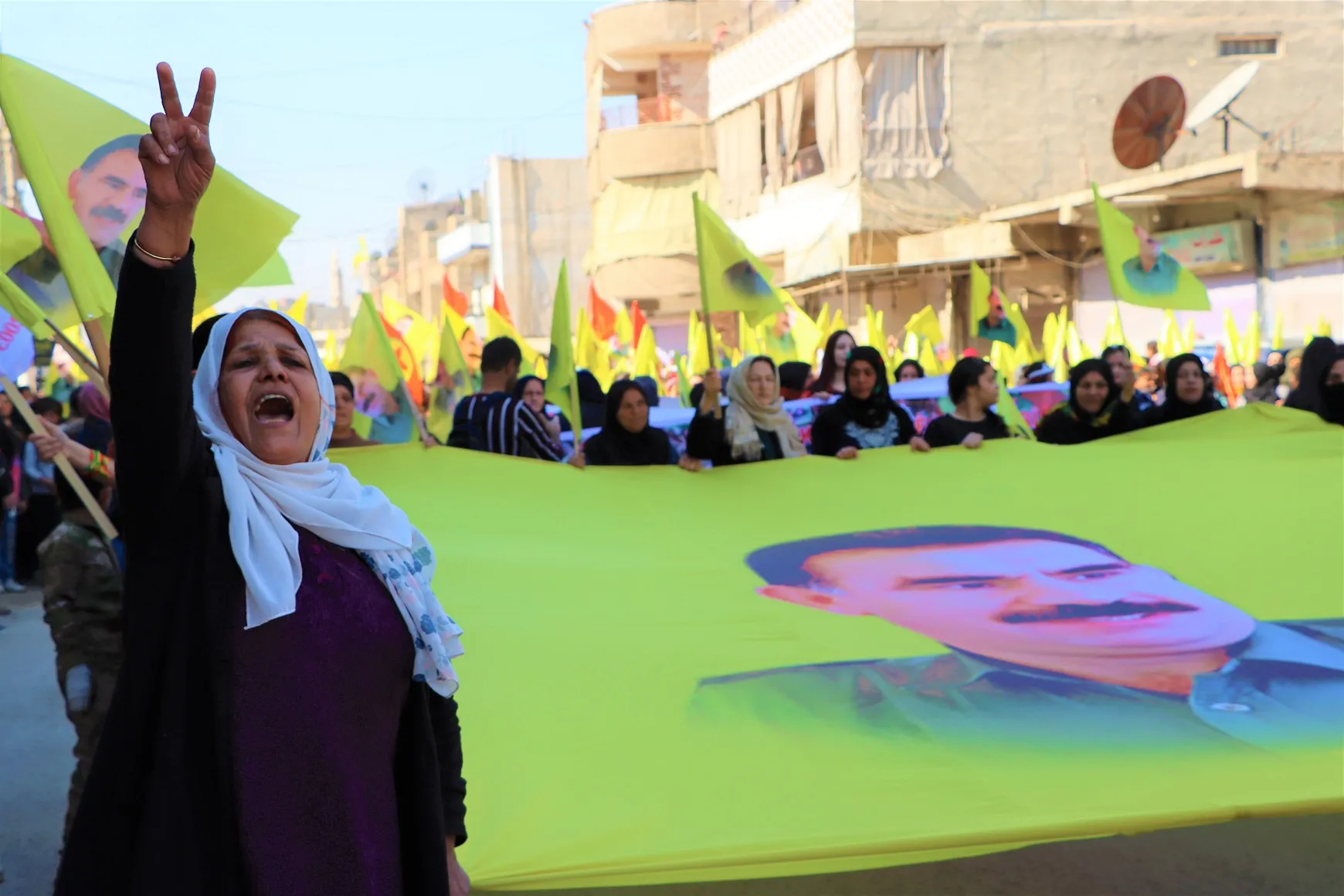 ​​​​​​​′Em bang li dewletan nakin, em dê serî hildin′