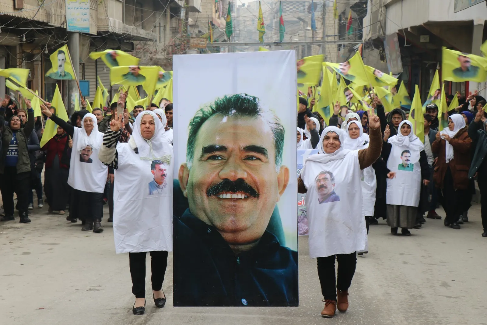 ​​​​​​​Şêniyên taxên Şêxmeqsûd û Eşrefiyê tecrîda li ser rêber Ocalan şermezar kir
