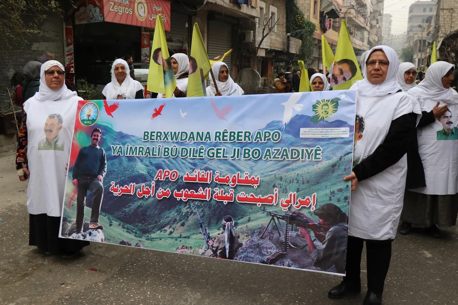 ​​​​​​​Şêniyên taxên Şêxmeqsûd û Eşrefiyê tecrîda li ser rêber Ocalan şermezar kir